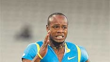 <b>UNA BALA AZUL Y NEGRA. </b>El jamaicano Asafa Powell, camino del récord mundial.