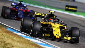 Carlos Sainz con el Renault por delante del Toro Rosso de Brendon Hartley.