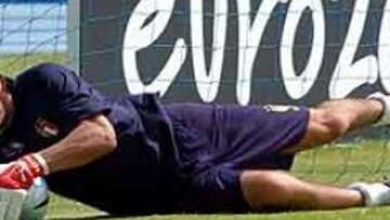 <b>FIEL.</B> El portero de la selección italiana no tiene intención de abandonar por ahora la Juventus.