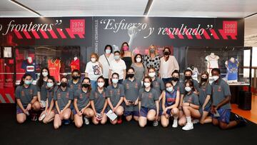 Las leyendas, con las niñas de L'Alqueria.