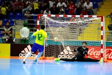 Irán eliminó a Brasil con lanzamientos desde el punto penal.