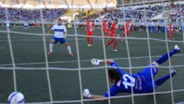 En la foto, José Luis Muñoz marca uno de los goles cruzados en la última victoria sobre Unión La Calera. Fue 2-0 en Quillota.