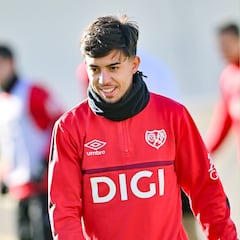 La llamada de Iñigo hizo que Akhomach se decantara: “Su fútbol me favorece”