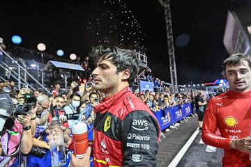 Carlos Sainz y Charles Leclerc tras acabar la carrera. 