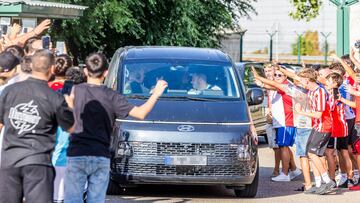 Llegada de Julián Álvarez al aeropuerto de Madrid.