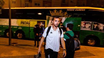 23/03/2019 CORDOBA CF LLEGADA DEL EQUIPO AL HOTEL DE CADIZ PREVIA DEL PARTIDO CADIZ-CORDOBA EL JUGADOR DE LAS CUEVAS