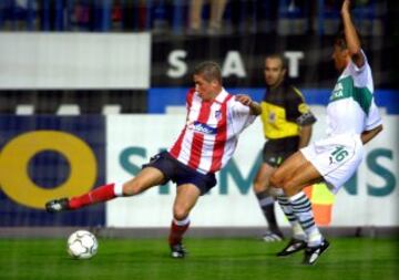 Torres durante el Atlético-Elche del 8 de noviembre de 2001.
 