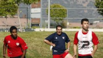 <b>ATENTO. </b>Sandoval observa mientras Brayan Angulo, Javi Fuego y Carlos compiten.