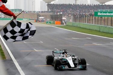 Hamilton victorious in China
