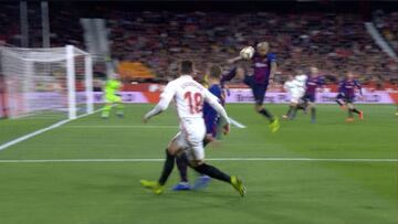 ¿Mano de Vidal? La jugada más polémica del Sevilla-Barça