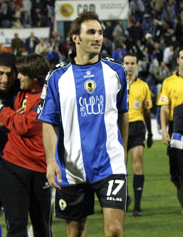 El central argentino llegó a España de la mano del Hércules donde jugó la temporada 2005/06.
