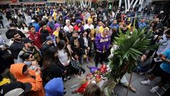 27/01/20 BALONCESCO BASKET NBA 
 ACCIDENTE HELICOPTERO FALLECIMIENTO MUERTE KOBE BRYANT LOS ANGELES LAKERS STAPLES CENTER 
 AFICIONADOS SEGUIDORES HOMENAJE 
 PUBLICADA 27/01/20 NA MA38 2COL  