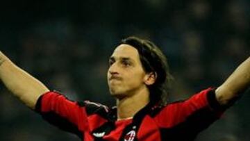 Un gol de Ibra ante el Inter mantiene líder al Milán