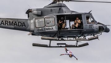 El salto de Orlando Duque desde un helicóptero en San Andrés
