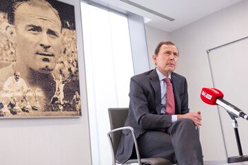 Emilio Butragueño atendió amistosamente a Diario AS en la Ciudad Deportiva de Valdebebas.