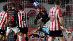 Brazil's Athletico Paranaense Vitor Roque scores a goal against Argentina's Estudiantes de La Plata during their Copa Libertadores football tournament quarterfinals second leg match, at the Jorge Luis Hirschi stadium in La Plata, Buenos Aires Province, Argentina, on August 11, 2022. (Photo by JUAN MABROMATA / AFP)