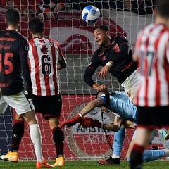 Estudiantes de La Plata no pudo con Athletico Paranaense y al minuto 95 se quedó sin nada en la Libertadores