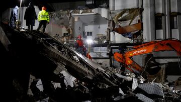 Rescuers search for survivors at the site of a collapsed building, following an earthquake, in Osmaniye, Turkey, February 6, 2023. REUTERS/Suhaib Salem