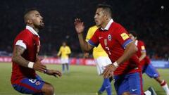 Alexis S&aacute;nchez y Arturo Vidal luchan por estar en el equipo ideal de la FIFA.