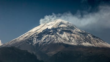 ¿Dónde se encuentra el volcán Popocatépetl y a qué distancia está de Cuernavaca y Tlaxcala?