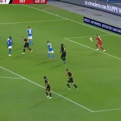 Ospina se redime: Da media asistencia en el gol del Napoli