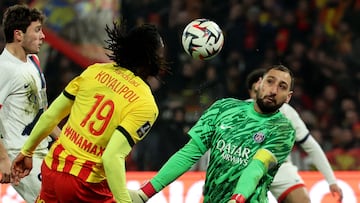 Paris Saint-Germain's Italian goalkeeper #01 Gianluigi Donnarumma (R) makes a safe in front of Len's Centrafrican forward #19 Goduine Koyalipou during the French L1 football match between RC Lens and Paris Saint-Germain (PSG) at Stade Bollaert-Delelis in Lens, northern France, on January 18, 2025. (Photo by FRANCOIS LO PRESTI / AFP)