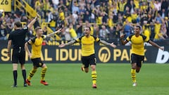 Alc&aacute;cer celebra su gol en el 96&#039; que dio la victoria al Dortmund.