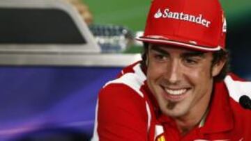 <b>TODO SONRISAS. </b>Fernando Alonso compareció en la rueda de prensa de la FIA previa a los grandes premios, donde se sentó junto a Button, ganador en Melbourne.