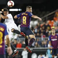 Arthur pasa del ostracismo a tirar la puerta casi sin llamar