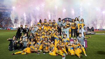 Jugadoras de Tigres femenil despu&eacute;s de ganar el campeonato