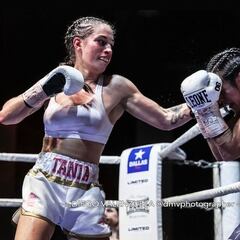 Tania Álvarez se corona en el peso supergallo