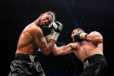 “Uppercut” la violencia y el arte del boxeo condensados en un uppercut impecable.
