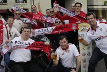 Gran ambiente en las calles de Basilea antes de la final. 