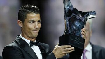 Cristiano, con el premio a Mejor Jugador UEFA.