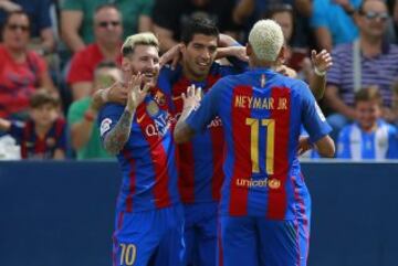 Messi, Suárez y Neymar celebran el 0-1 de Messi. 