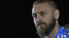 Italian midfielder Daniele De Rossi attends his presentation at the Bombonera stadium in Buenos Aires on July 29, 2019. (Photo by JUAN MABROMATA / AFP)