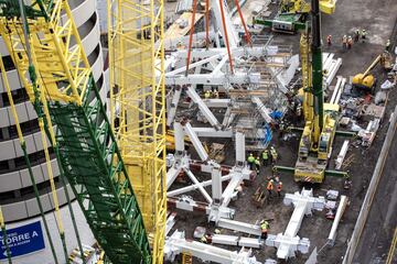 Así avanzan las obras remodelación y modernización del Santiago Bernabéu. Ni las lluvias de elevada intensidad caídas en la capital ni los efectos de la DANA climatológica que están afectando a toda España han frenado el ritmo de las obras cuya finalización está prevista para principio del mes de octubre de 2022, aunque es factible que la finalización de la reforma finalice unos meses antes de lo previsto.