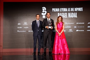 Entrega el premio: Pilar Gil, Vicepresidenta de Prisa y Consejera Delegada de Prisa Media y Enrique Geijo, Director de Patrocinio del Banco Santander a Rafael Nadal.