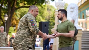 This handout picture taken and released by Ukrainian Presidential Press service shows the President Volodymyr Zelensky (R) presenting orders and the other state awards to the servicemen and to the members of the families of fallen soldiers in Kyiv on August 7, 2022, on the occasion of the of the Air Force of Ukraine Day. (Photo by UKRAINIAN PRESIDENTIAL PRESS SERVICE / AFP) (Photo by STR/UKRAINIAN PRESIDENTIAL PRESS SER/AFP via Getty Images)