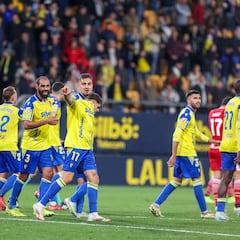 La ‘operación salida’ en el centro del campo