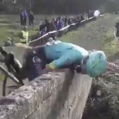 La doble caída de los hermanos Izagirre en el ciclocross de Ormaiztegi