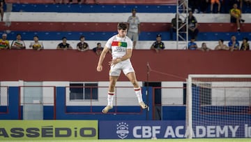 Un canterano de la U vuelve a Chile: duró menos de tres meses en Brasil