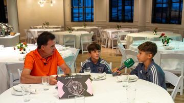 José Ramón De la Morena habla con Thiago Messi y Benja Suárez