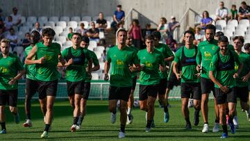 Toda la plantilla del Racing ir¨¢ convocada contra el Burgos.