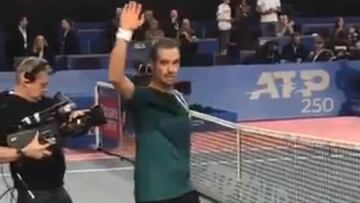 Gasquet saluda al p&uacute;blico de Montpellier.