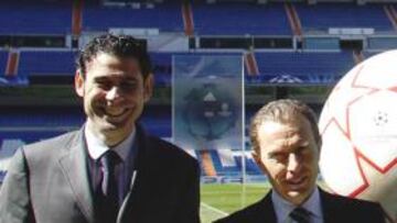 <b>MITOS. </b>Hierro y Butragueño, con el balón Adidas Finale Madrid.