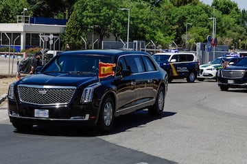 El presidente de los Estados Unidos ha aterrizado en la base aérea de Torrejón de Ardoz para acudir a la cumbre de la OTAN. Biden ha llegado a España en su avión Air Force One, blindado incluso ante una explosión nuclear y capaz de repostar desde el aire. El presidente estadounidense ha sido recibido por el rey Felipe VI al bajar del avión.