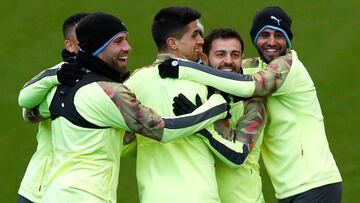 Otamendi, Rodri, Bernardo Silva y Mahrez, en el último entrenamiento del City antes de viajar a Madrid.