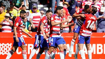 El Granada celebra un gol.