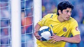 <b>MATÍAS FERNÁNDEZ SERÍA UN REFUERZO DE PRIMER NIVEL.</b> El Málaga podría obtener excelentes beneficios de esta operación. Uno de los nombres más importantes que se ligan al Málaga es el del chileno Matías Fernández, al que pretenden otros conjuntos de Primera como el Racing. Pero no es el único objetivo...